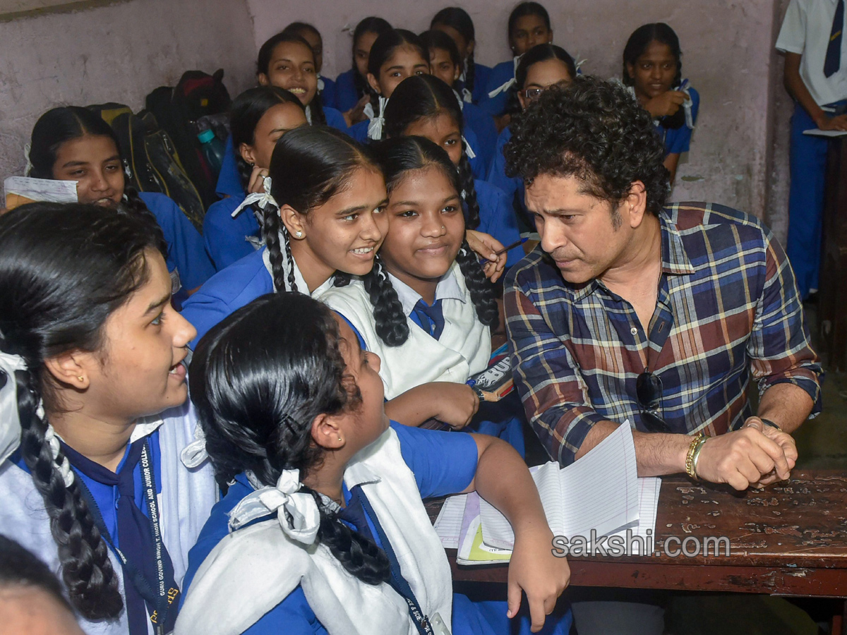 Sachin Tendulkar interacts with students  - Sakshi5