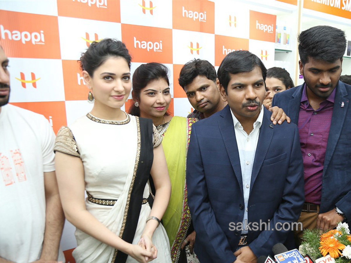 Tamanna launches Happi Mobiles showroom at Kurnool - Sakshi4