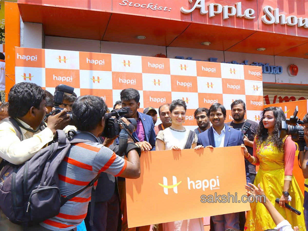 Tamanna launches Happi Mobiles showroom at Kurnool - Sakshi6