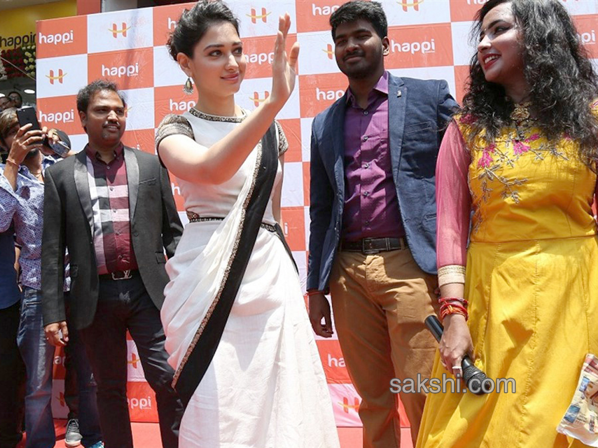 Tamanna launches Happi Mobiles showroom at Kurnool - Sakshi7