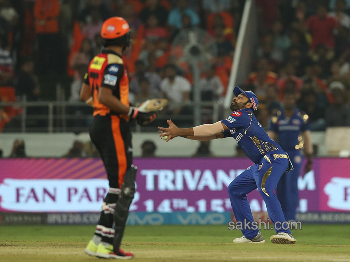 Sunrisers survive collapse escape with last-ball win - Sakshi12