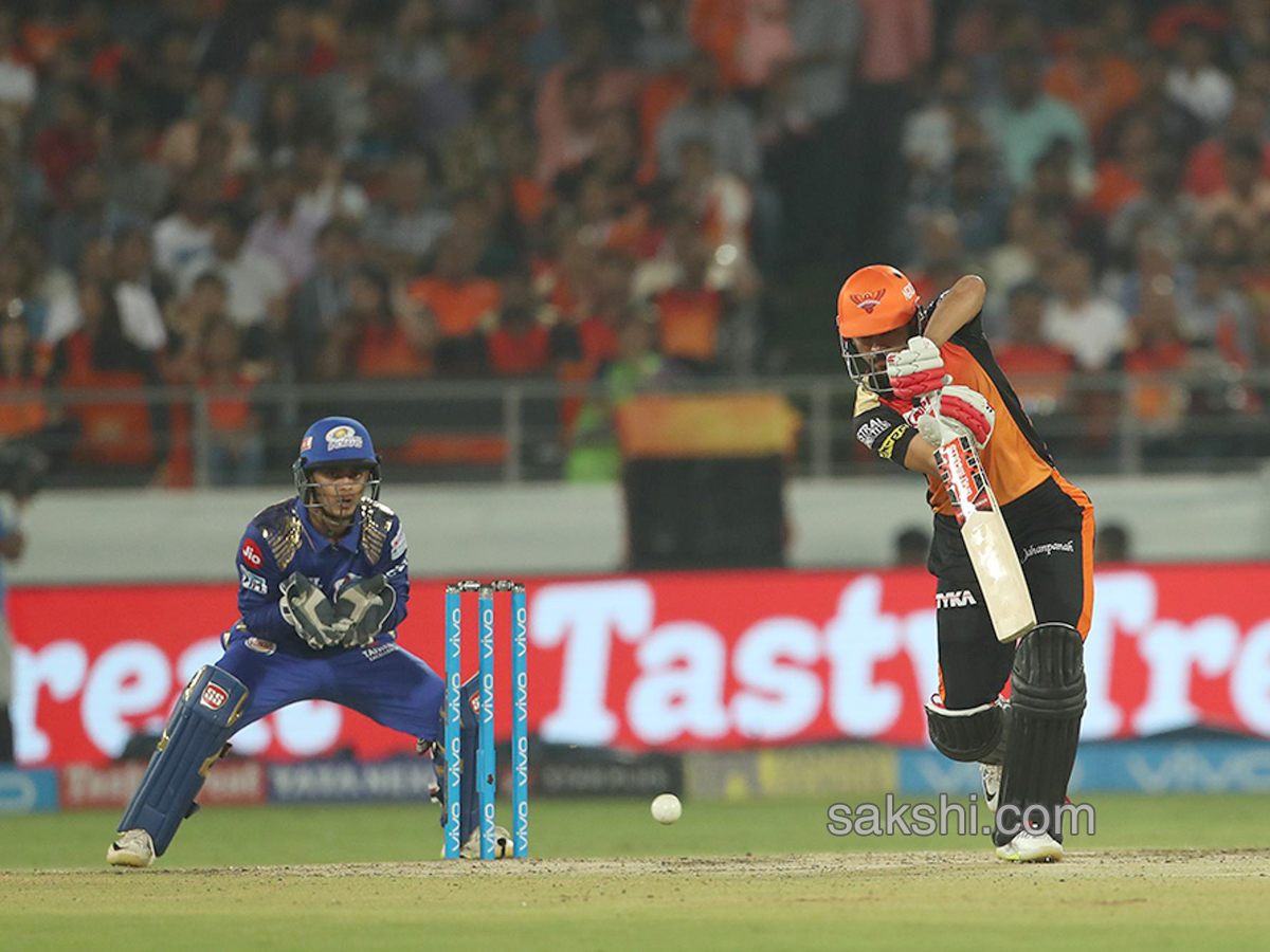 Sunrisers survive collapse escape with last-ball win - Sakshi13