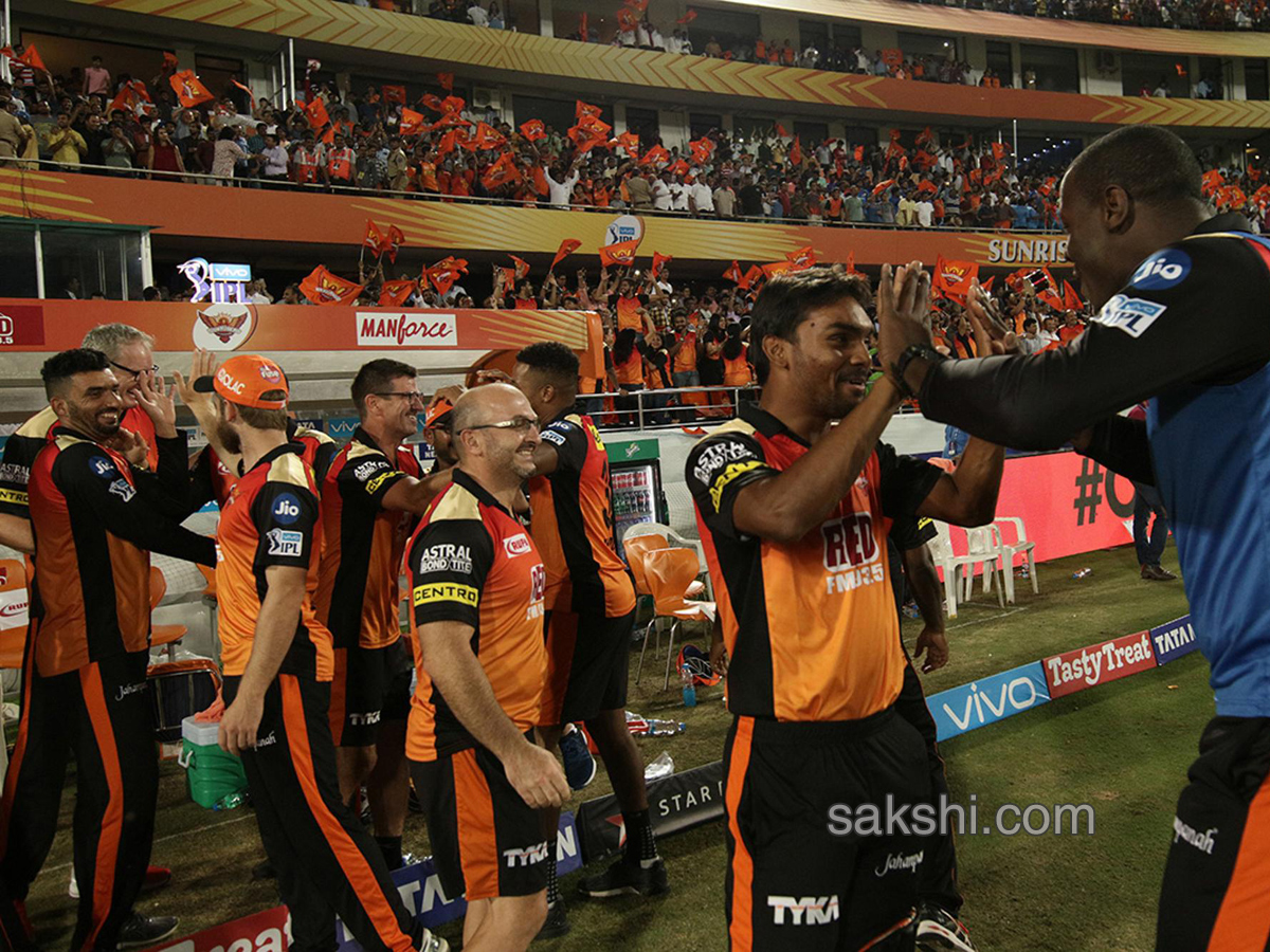 Sunrisers survive collapse escape with last-ball win - Sakshi2