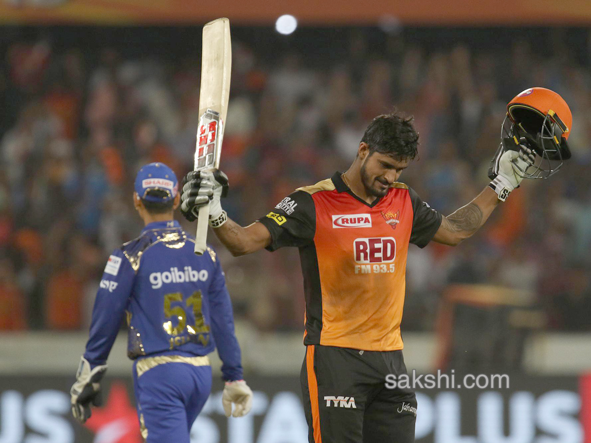 Sunrisers survive collapse escape with last-ball win - Sakshi3