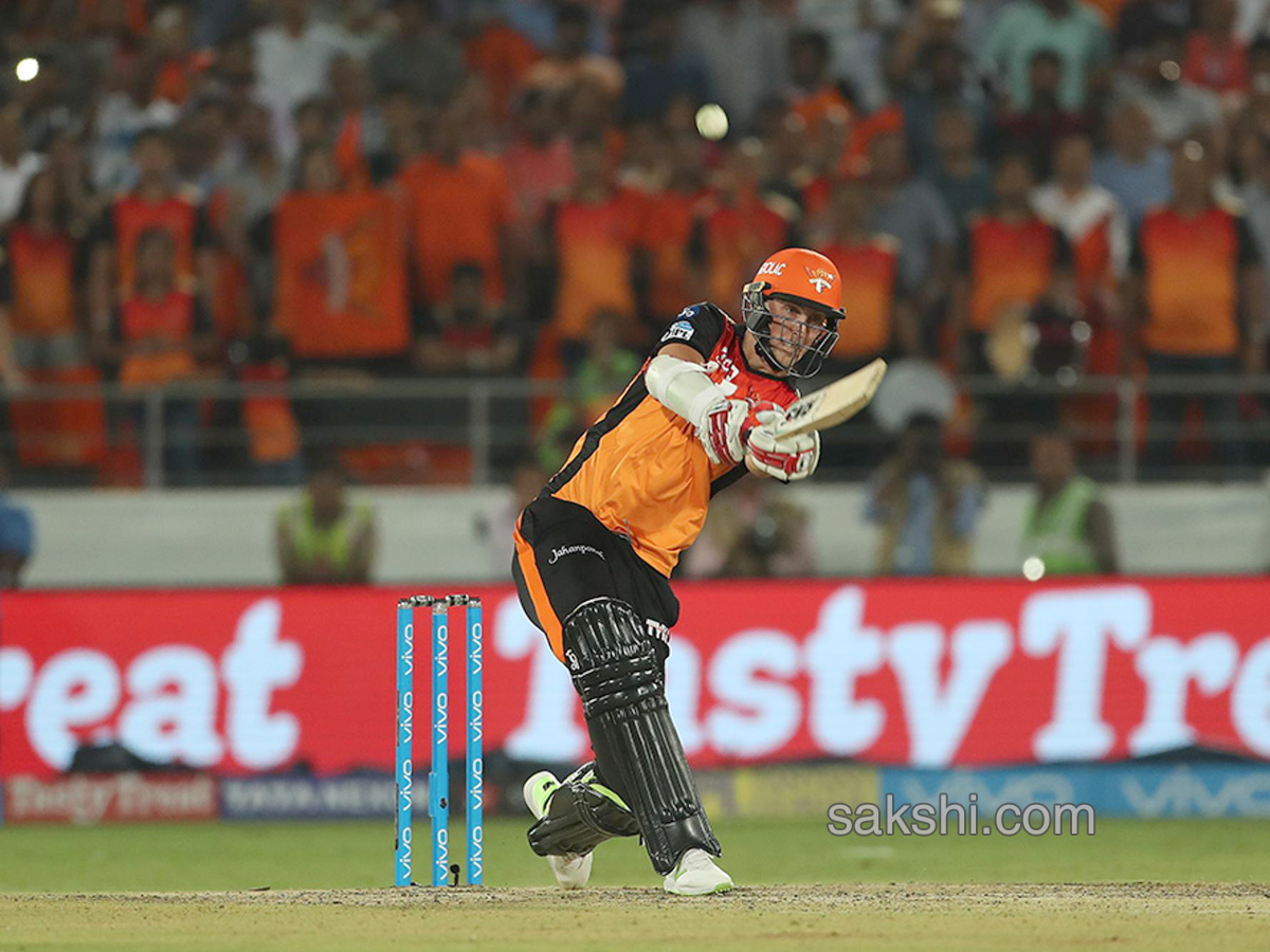 Sunrisers survive collapse escape with last-ball win - Sakshi5