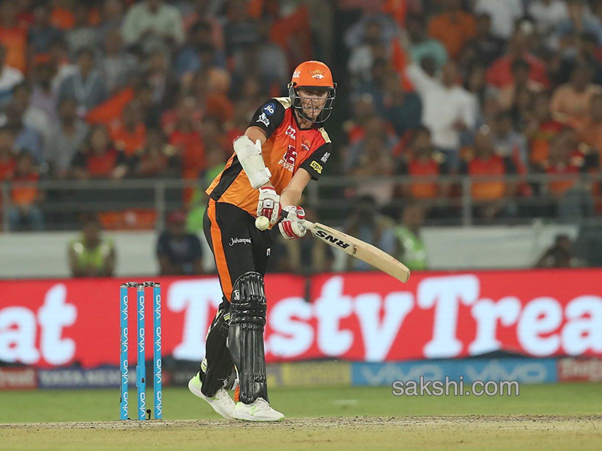 Sunrisers survive collapse escape with last-ball win - Sakshi7