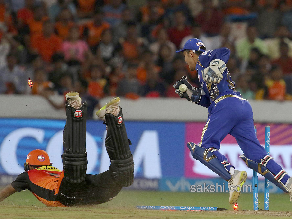 Sunrisers survive collapse escape with last-ball win - Sakshi8