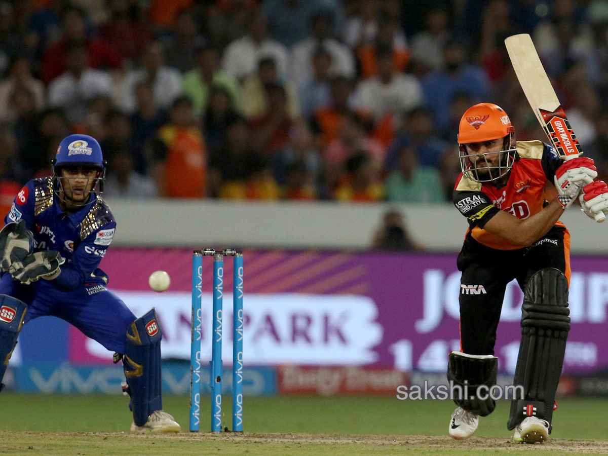 Sunrisers survive collapse escape with last-ball win - Sakshi9