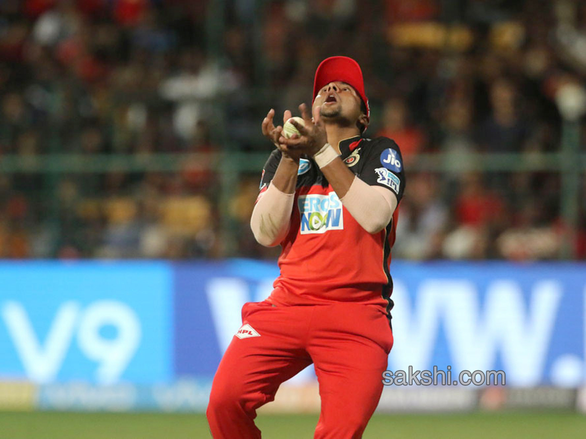  Royal Challengers Bangalore beat Kings XI Punjab by 4 wickets - Sakshi12