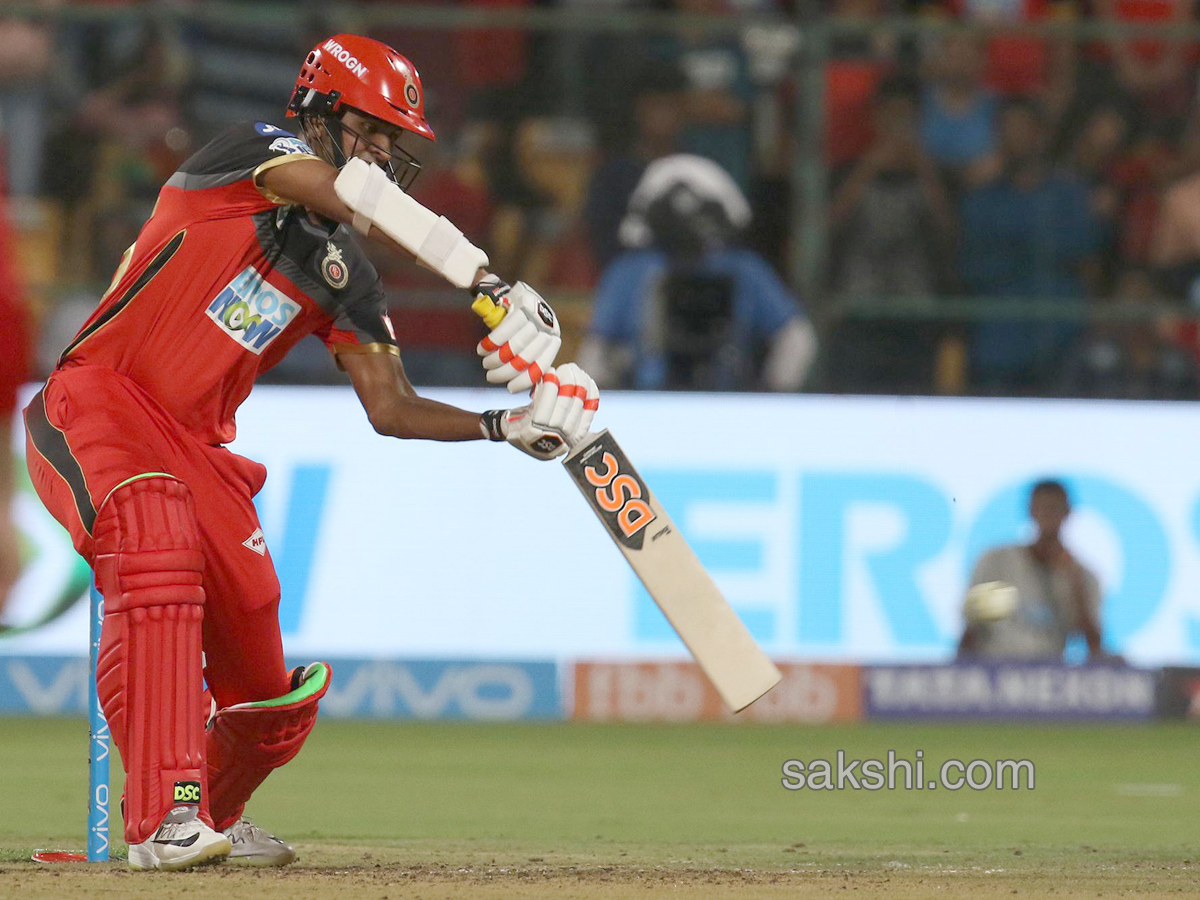  Royal Challengers Bangalore beat Kings XI Punjab by 4 wickets - Sakshi3