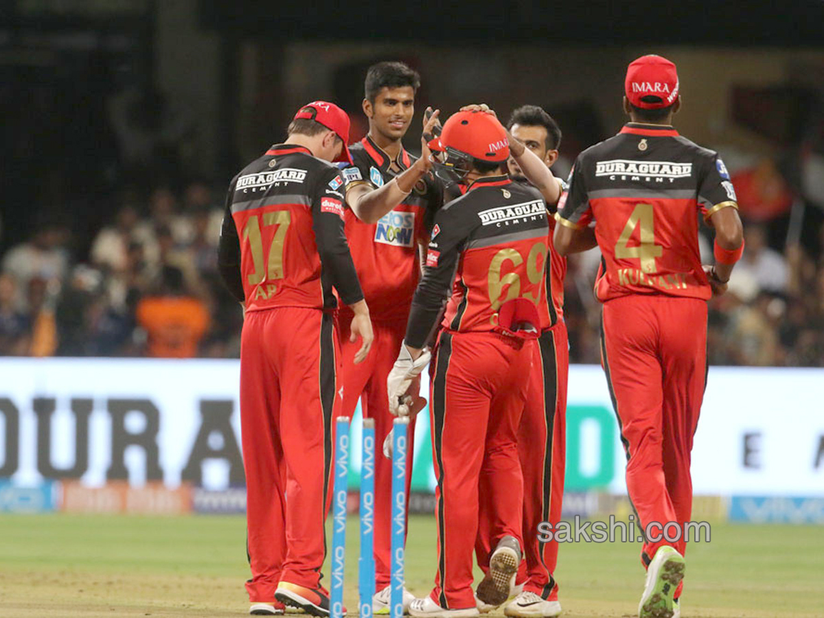  Royal Challengers Bangalore beat Kings XI Punjab by 4 wickets - Sakshi1