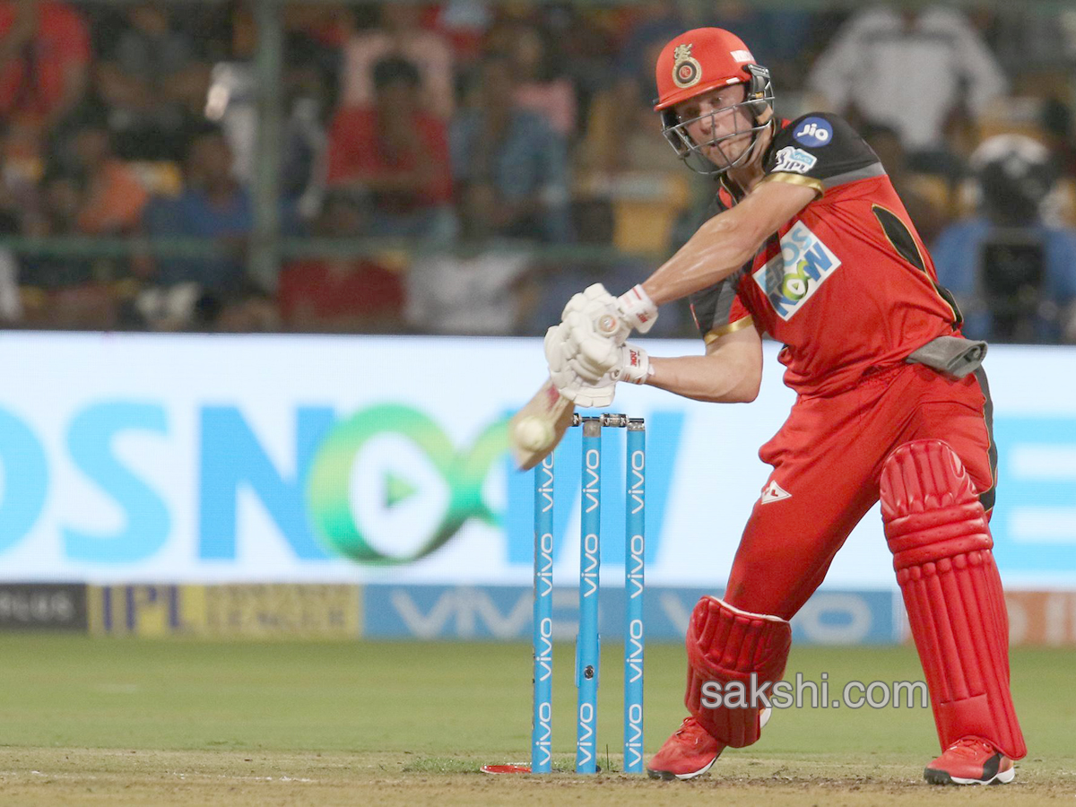  Royal Challengers Bangalore beat Kings XI Punjab by 4 wickets - Sakshi8