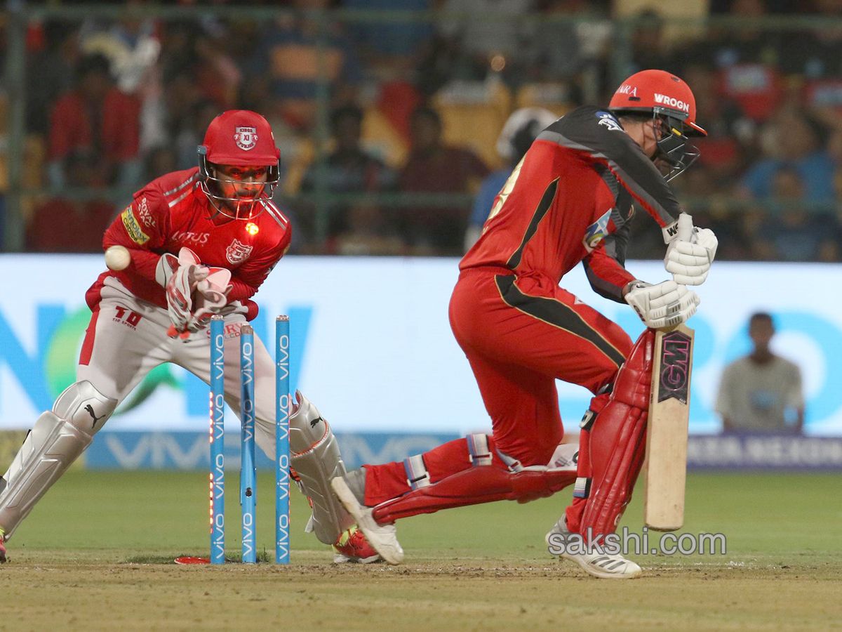  Royal Challengers Bangalore beat Kings XI Punjab by 4 wickets - Sakshi9