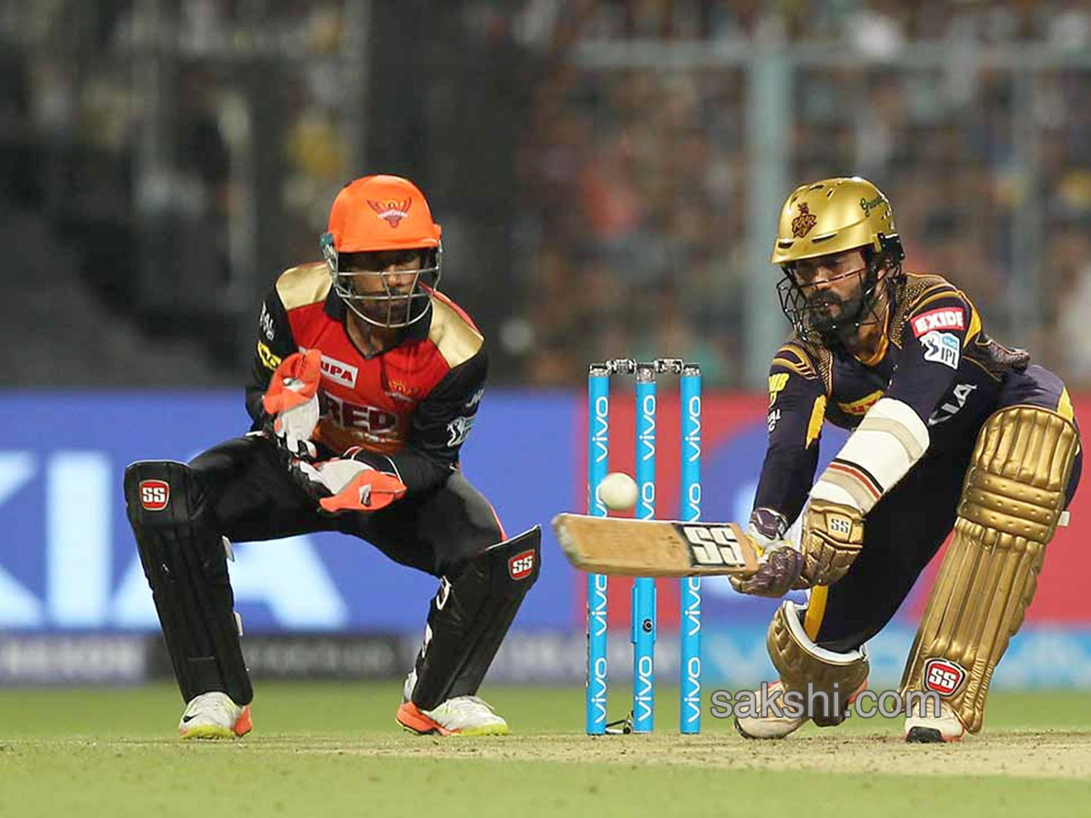 SRH beat KKR by five wickets to go top - Sakshi12