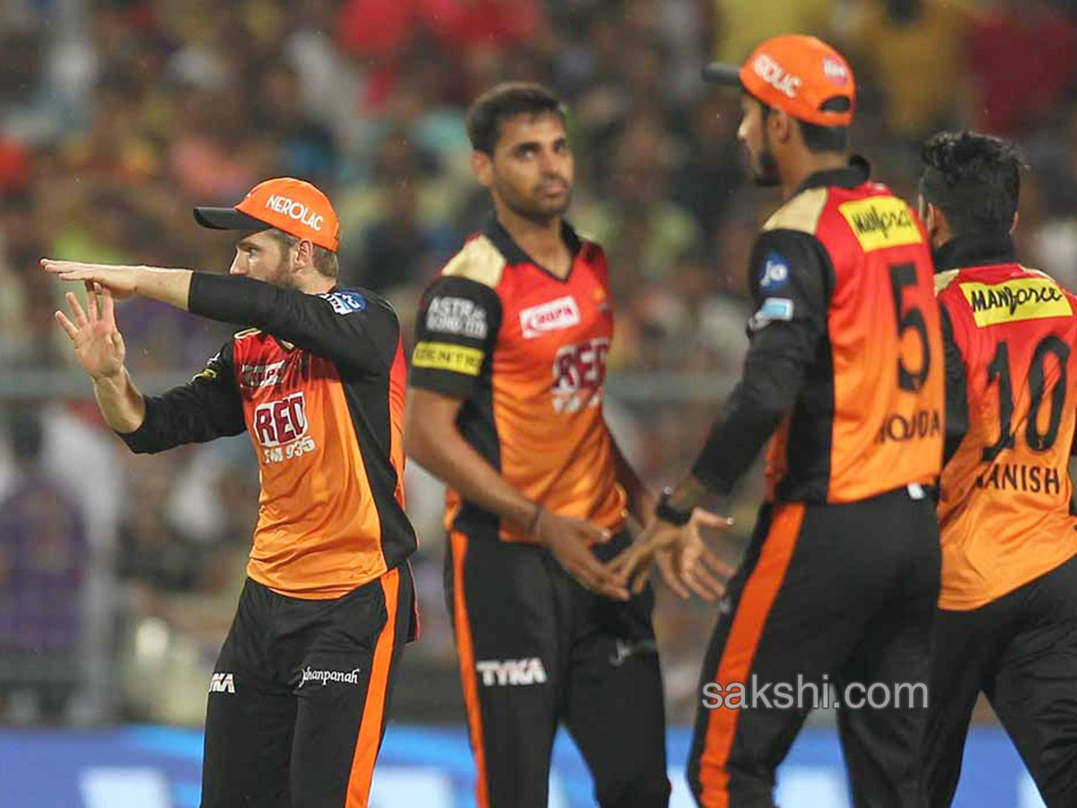 SRH beat KKR by five wickets to go top - Sakshi14