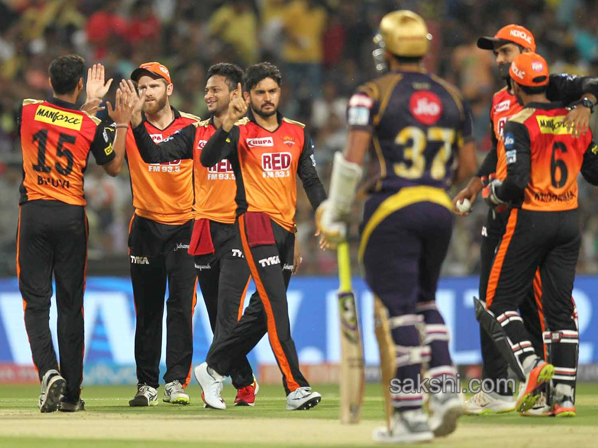 SRH beat KKR by five wickets to go top - Sakshi16