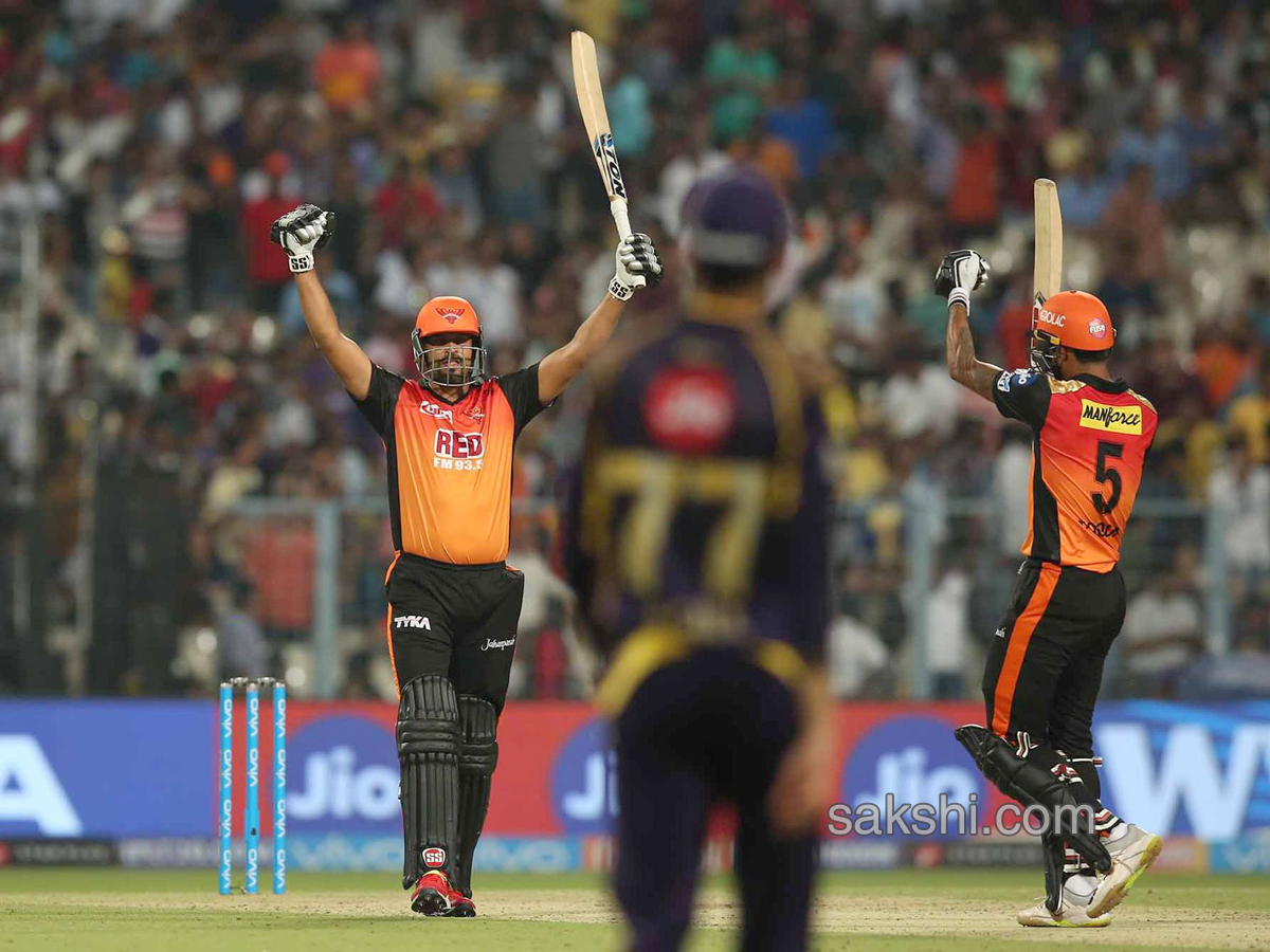 SRH beat KKR by five wickets to go top - Sakshi3