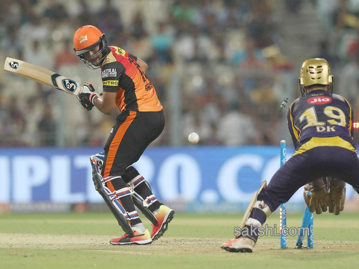 SRH beat KKR by five wickets to go top - Sakshi6