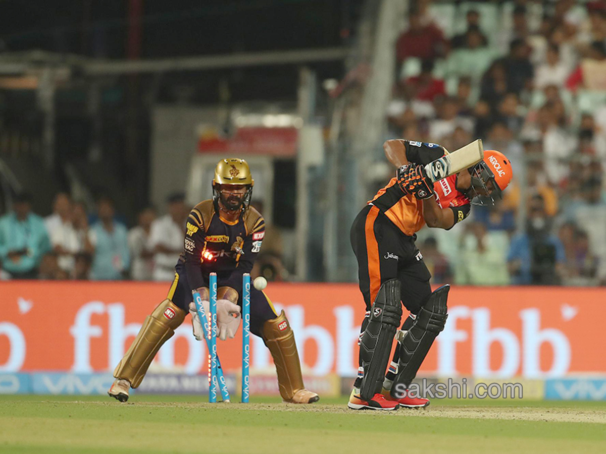 SRH beat KKR by five wickets to go top - Sakshi7