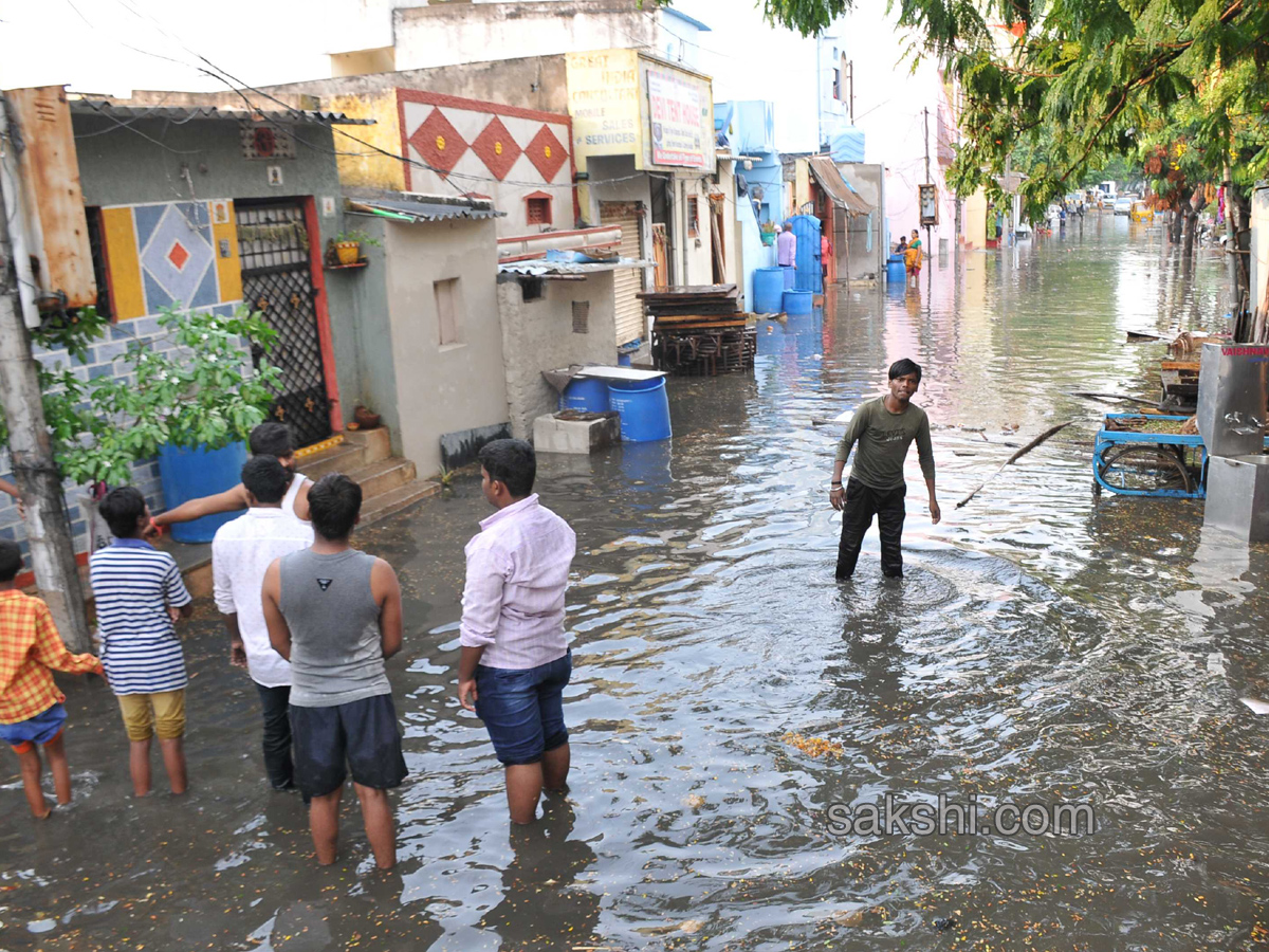 Hyderabad cools down as hailstorm rain - Sakshi1