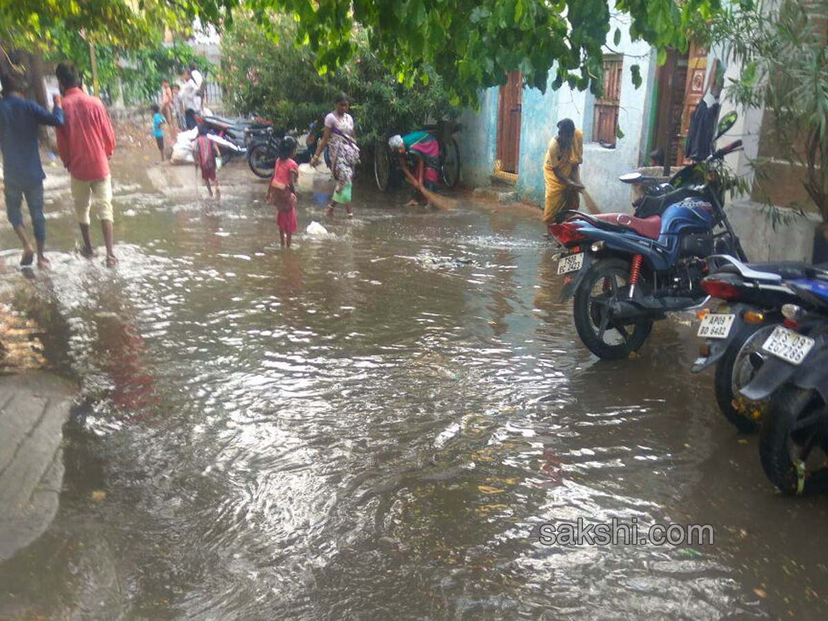 Hyderabad cools down as hailstorm rain - Sakshi15