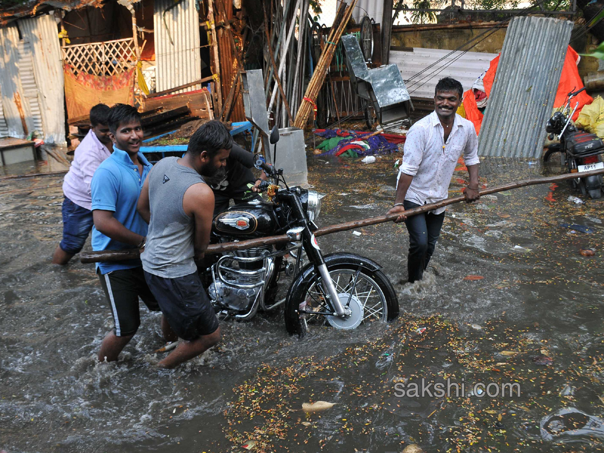 Hyderabad cools down as hailstorm rain - Sakshi17