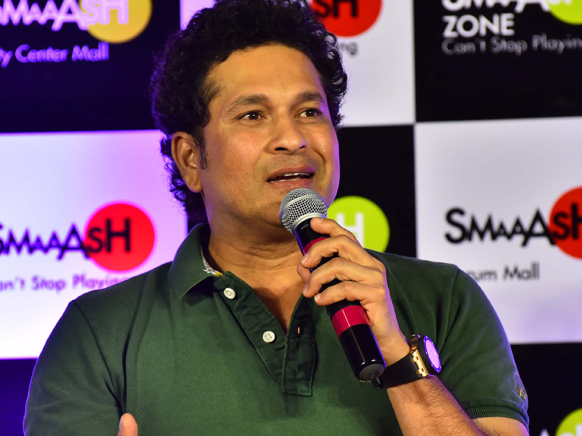 Sachin Tendulkar at Forum Mall Hyderabad - Sakshi12