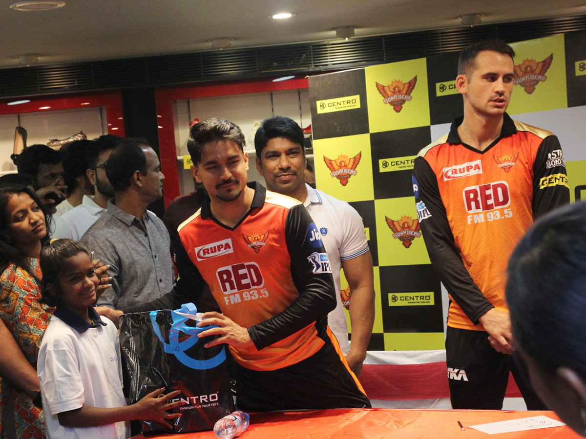 Sunrisers Team Inaugurate clothing store in Hyderabad - Sakshi10