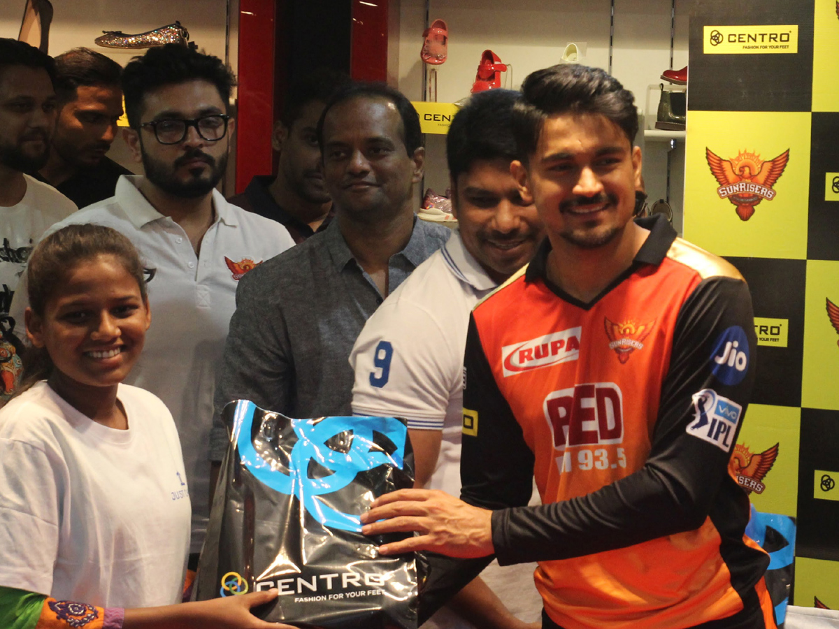 Sunrisers Team Inaugurate clothing store in Hyderabad - Sakshi5