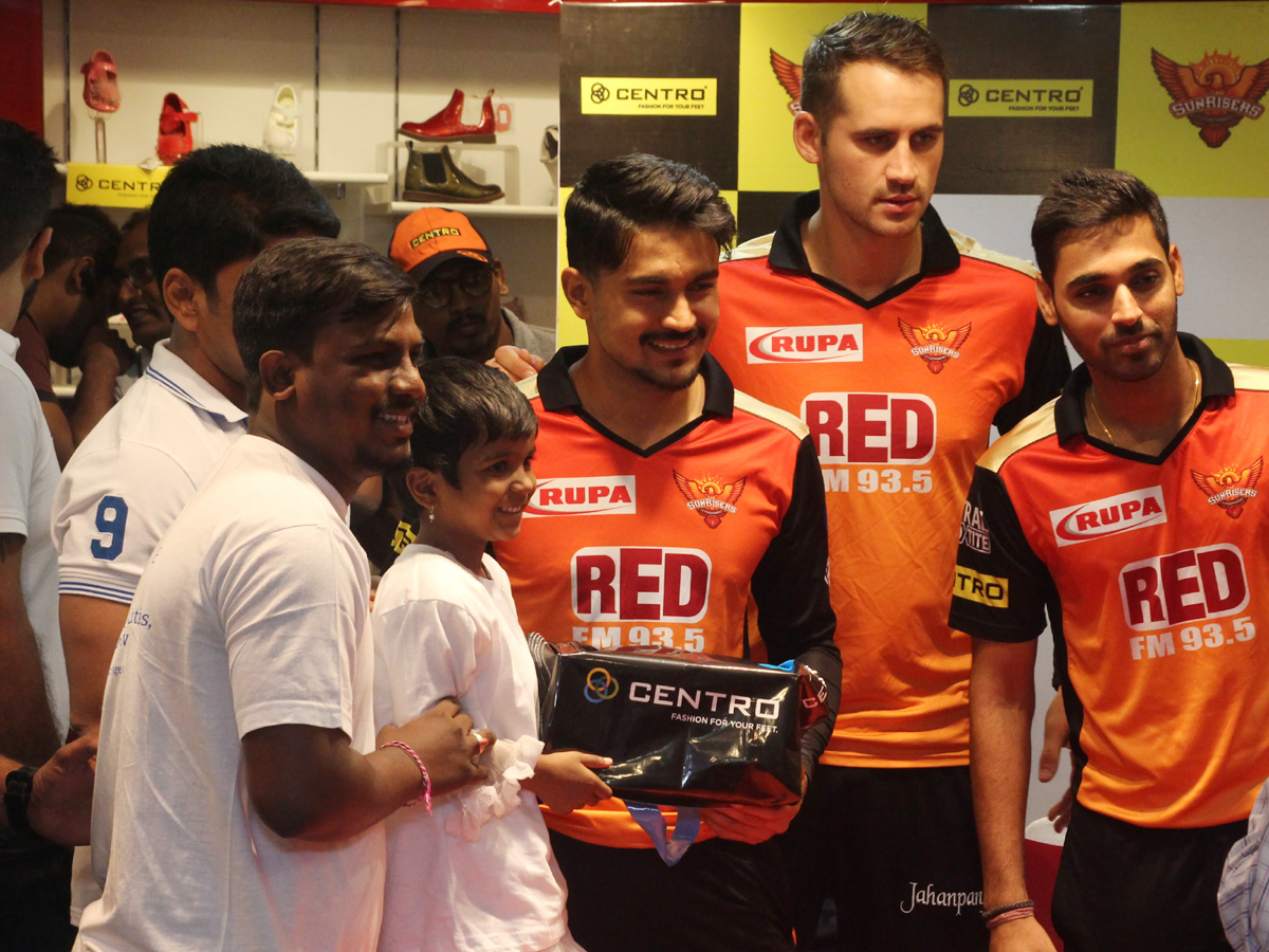 Sunrisers Team Inaugurate clothing store in Hyderabad - Sakshi8