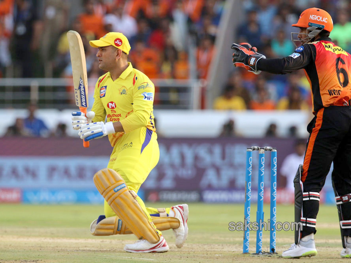 Chennai Super Kings survive late scare, win by four runs - Sakshi14