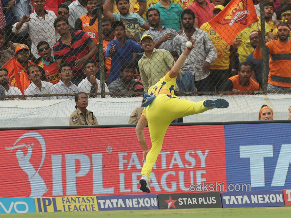 Chennai Super Kings survive late scare, win by four runs - Sakshi18