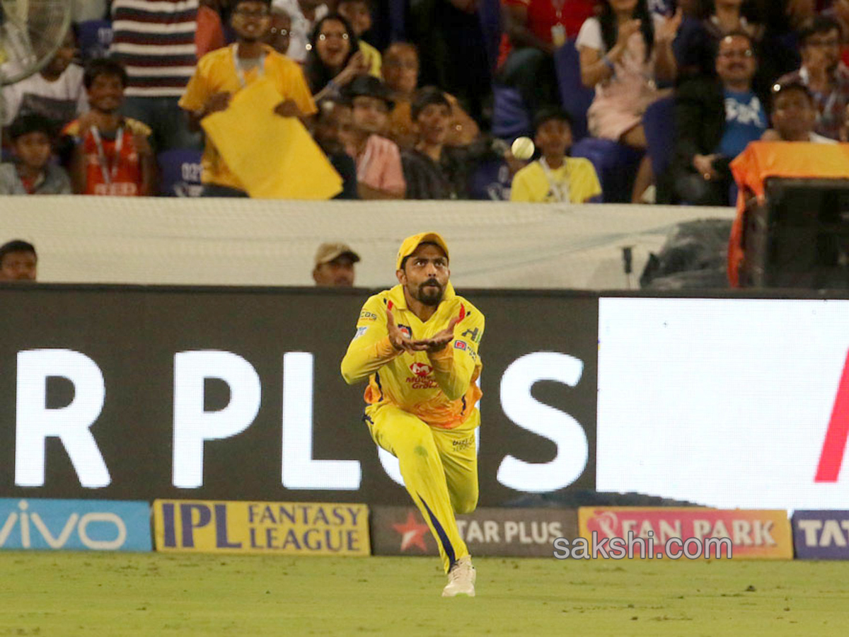 Chennai Super Kings survive late scare, win by four runs - Sakshi22