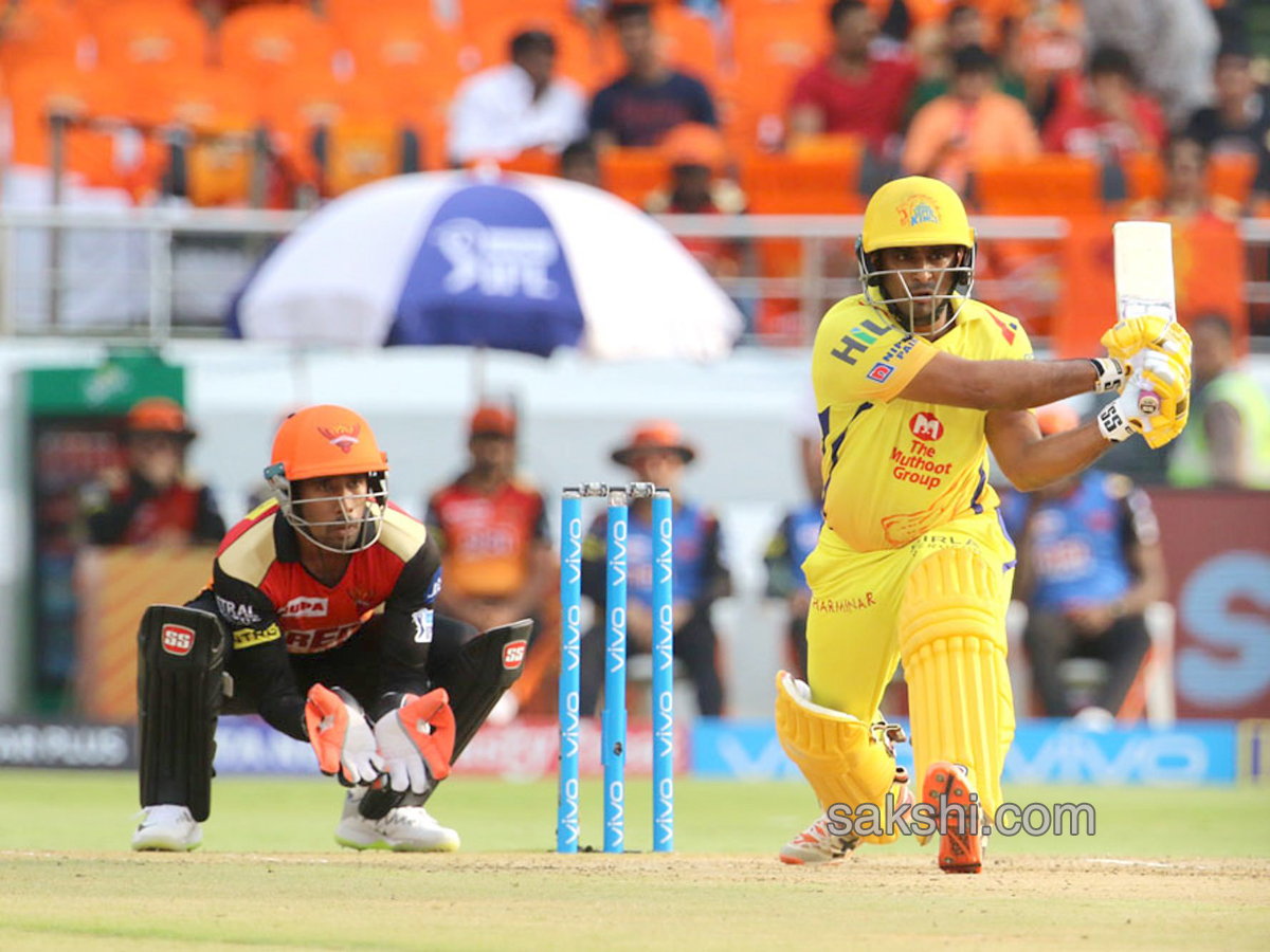 Chennai Super Kings survive late scare, win by four runs - Sakshi5