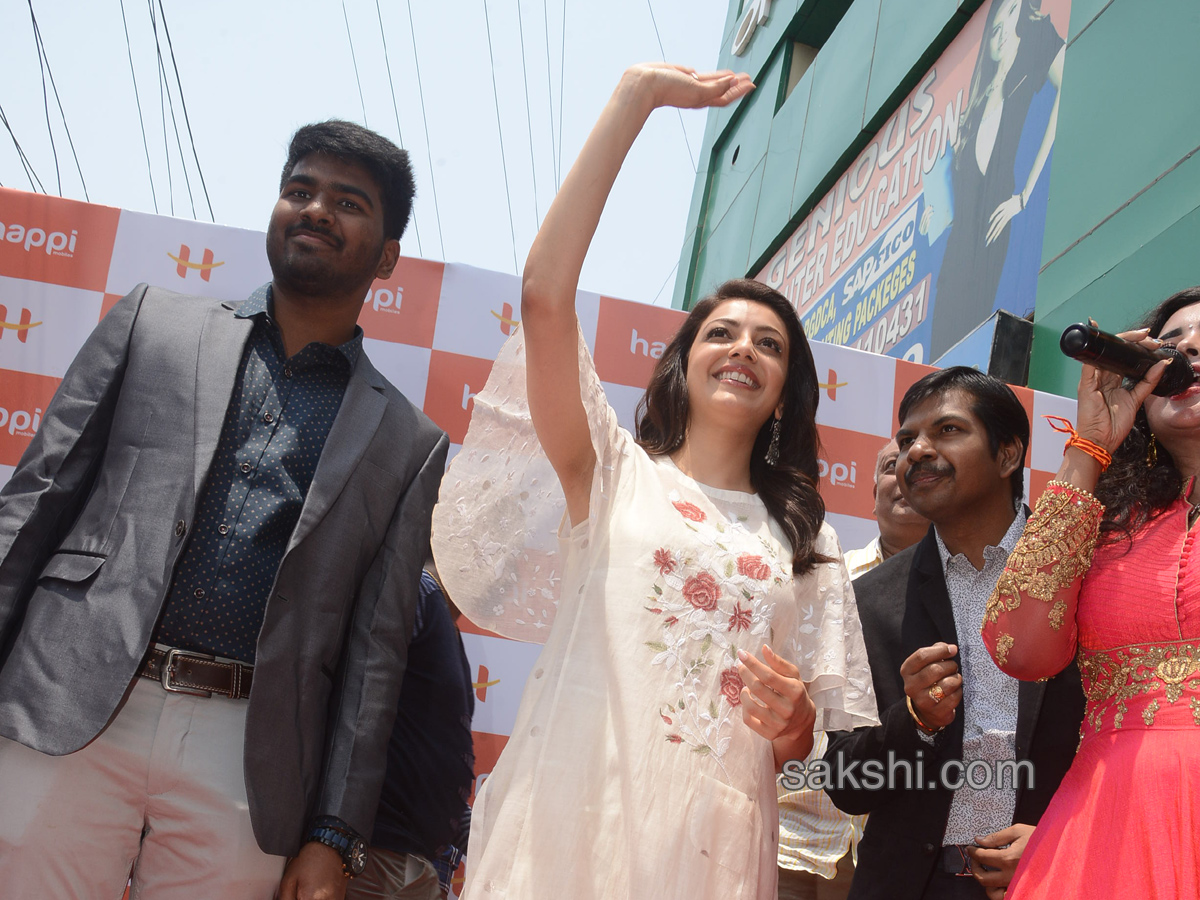 Kajal Aggarwal Inaugurates Mobile Showroom In Karimnagar - Sakshi10