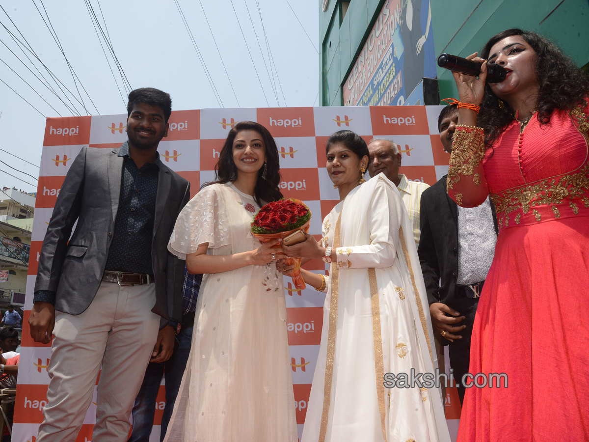 Kajal Aggarwal Inaugurates Mobile Showroom In Karimnagar - Sakshi17