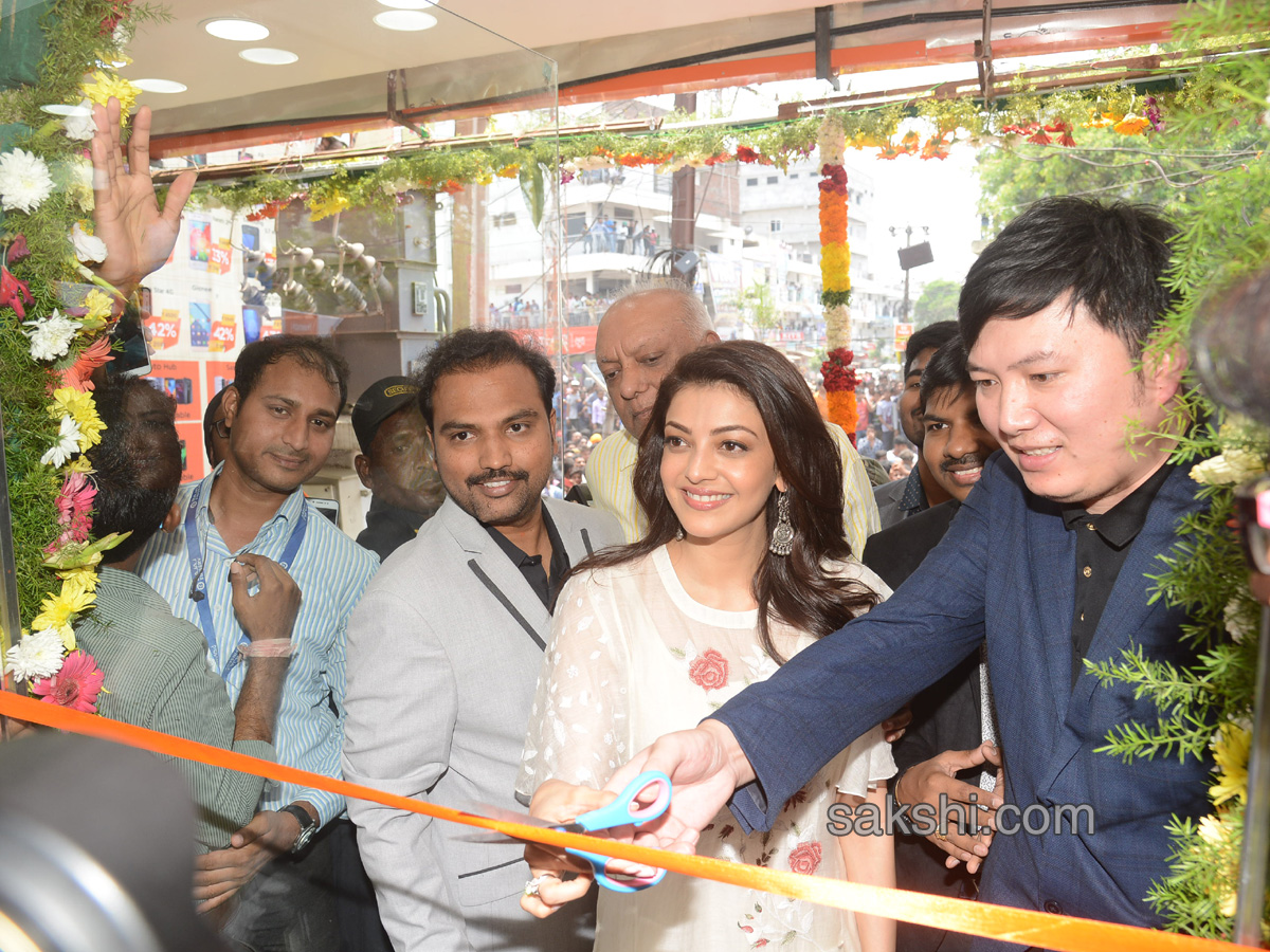 Kajal Aggarwal Inaugurates Mobile Showroom In Karimnagar - Sakshi8