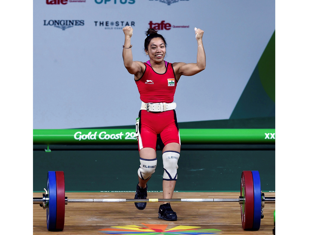 Weightlifter Mirabai Chanu wins gold medal in Commonwealth Games 2018 - Sakshi11