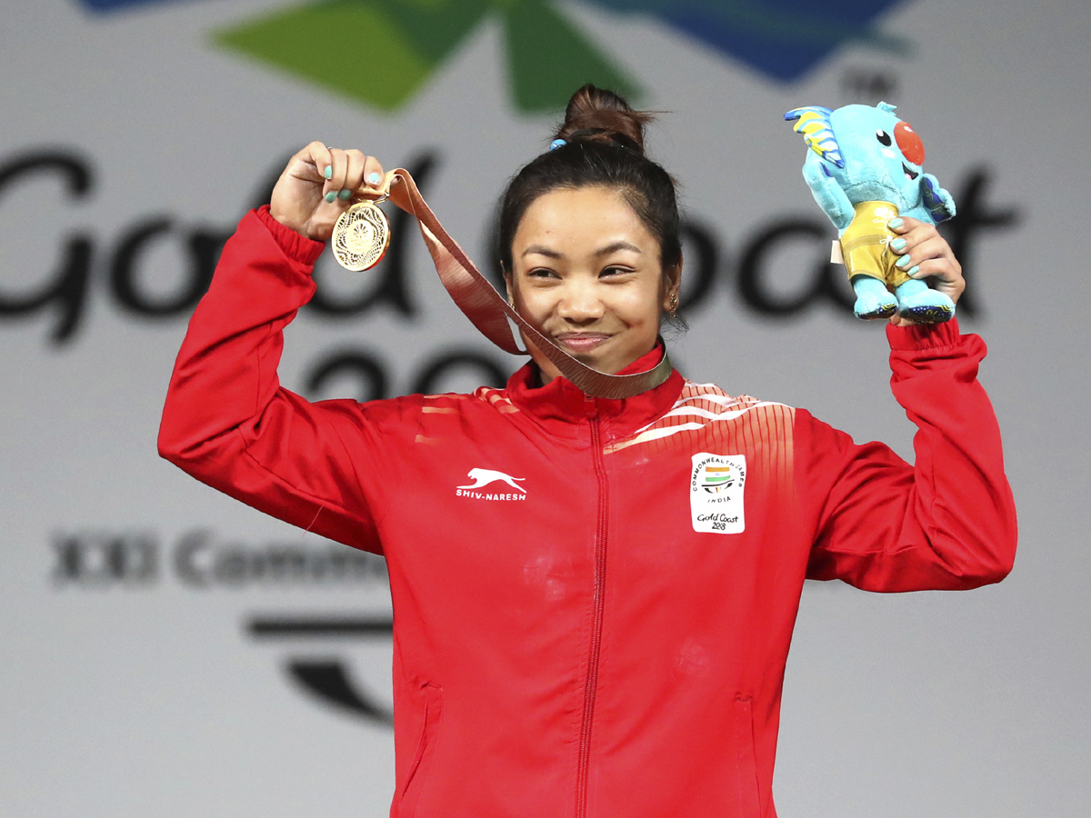 Weightlifter Mirabai Chanu wins gold medal in Commonwealth Games 2018 - Sakshi7