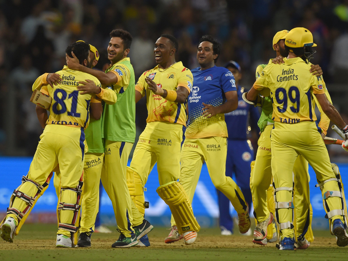 Chennai Super Kings beat Mumbai Indians by 1 wicket - Sakshi1