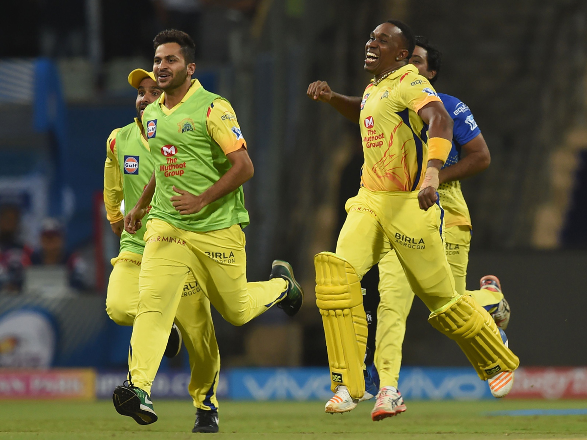 Chennai Super Kings beat Mumbai Indians by 1 wicket - Sakshi2