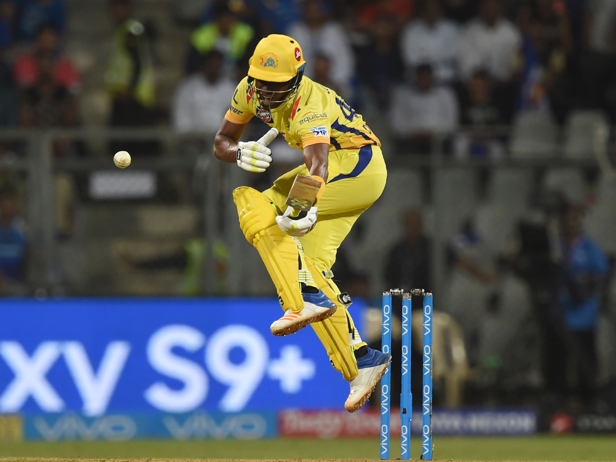 Chennai Super Kings beat Mumbai Indians by 1 wicket - Sakshi19