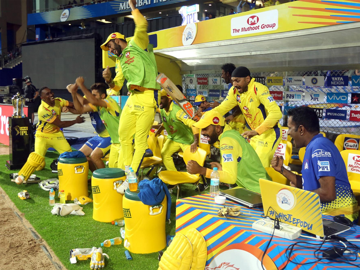 Chennai Super Kings beat Mumbai Indians by 1 wicket - Sakshi6