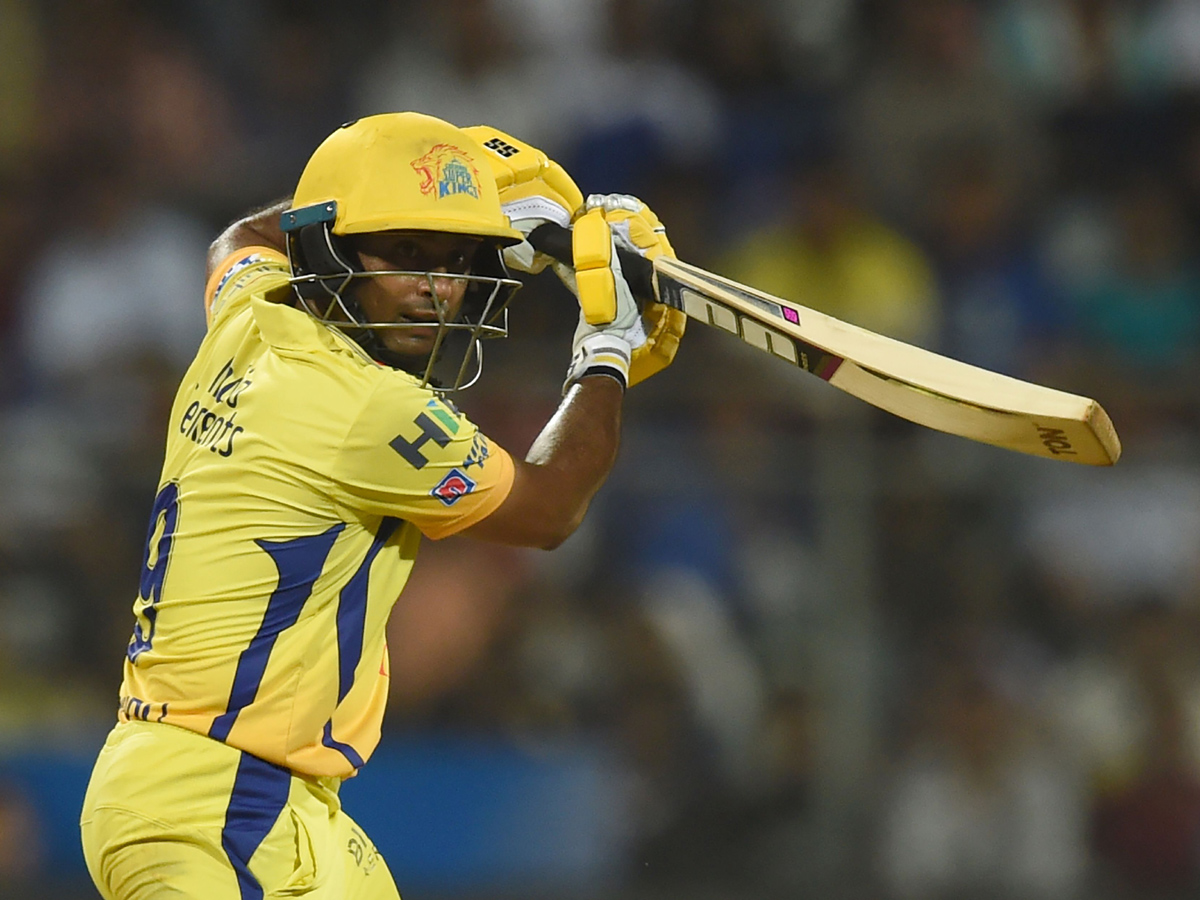 Chennai Super Kings beat Mumbai Indians by 1 wicket - Sakshi8