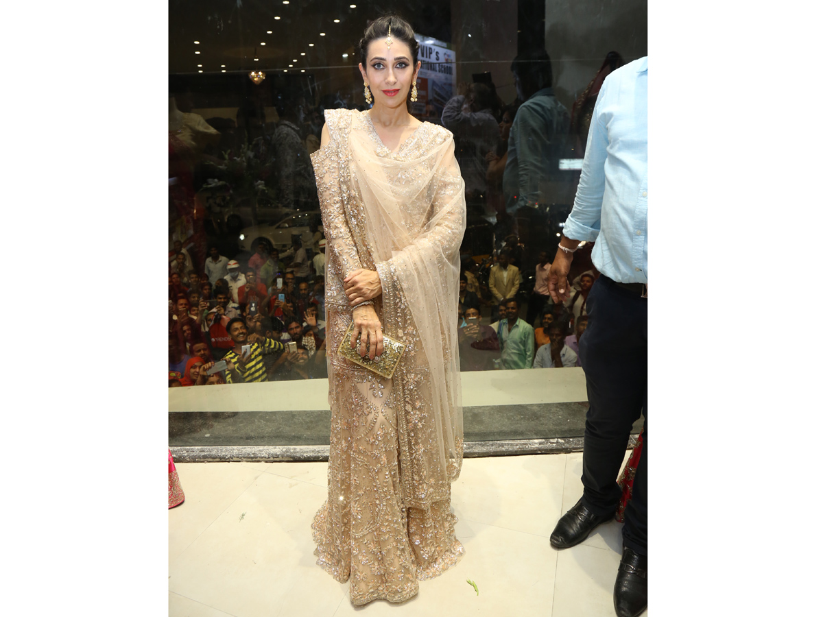 Karishma Kapoor Inaugurate Neerus Store in Hyderabad - Sakshi4