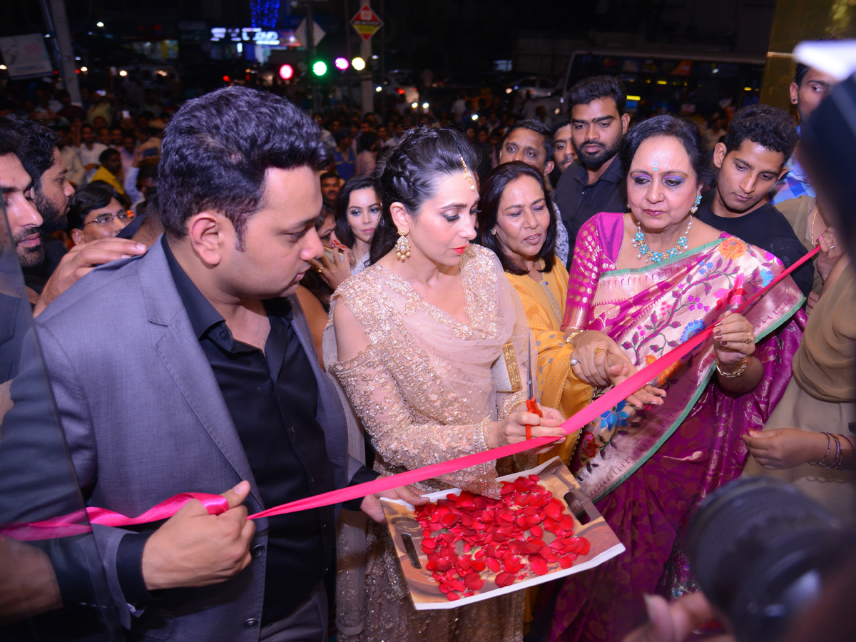 Karishma Kapoor Inaugurate Neerus Store in Hyderabad - Sakshi6