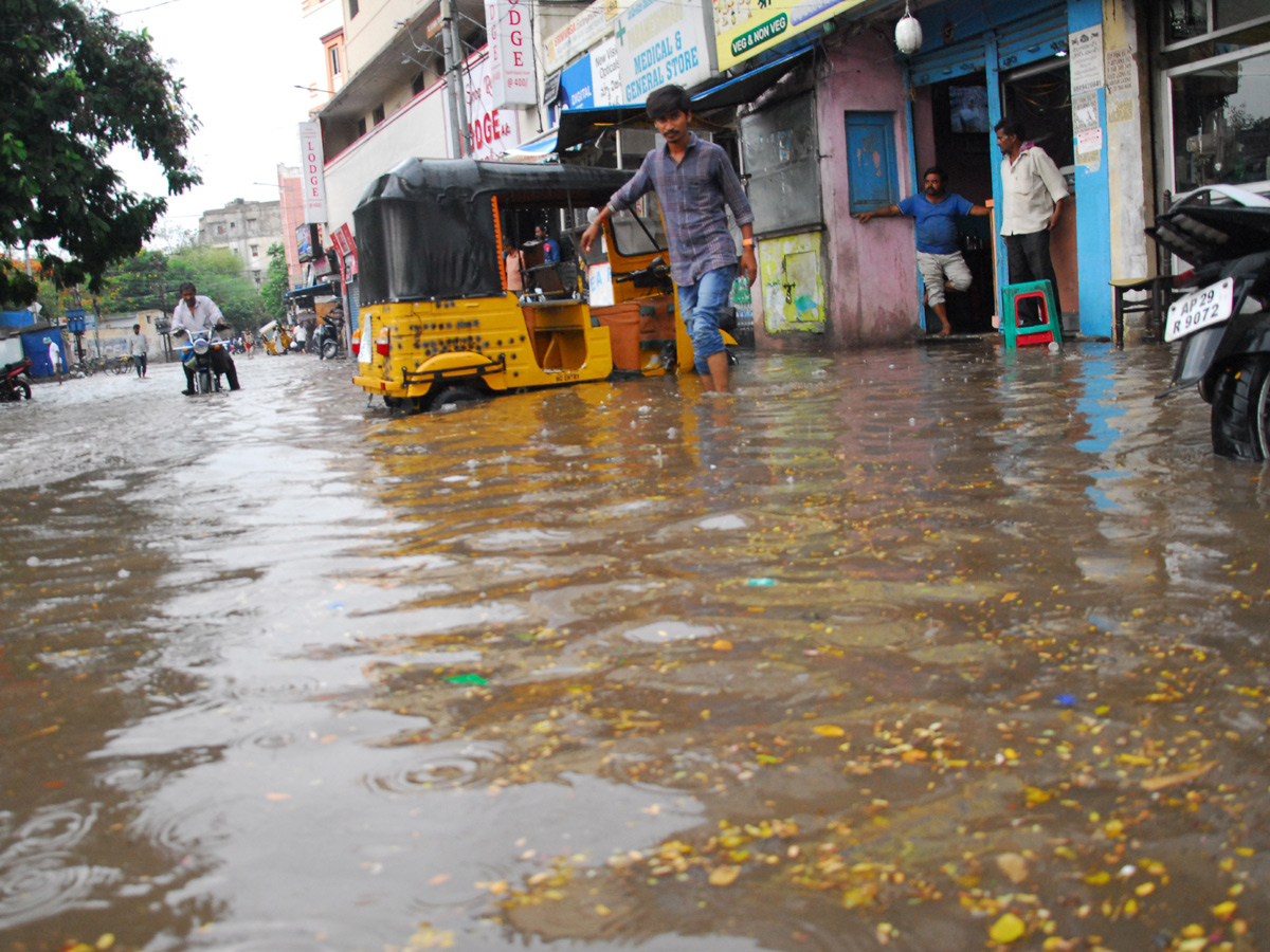 rain in hyderabad photo gallery - Sakshi12