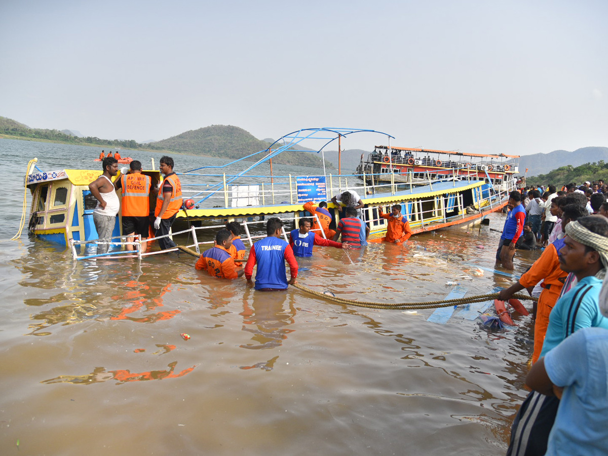 Boat Accident In Godavari River At Devipatnam photo gallery - Sakshi1