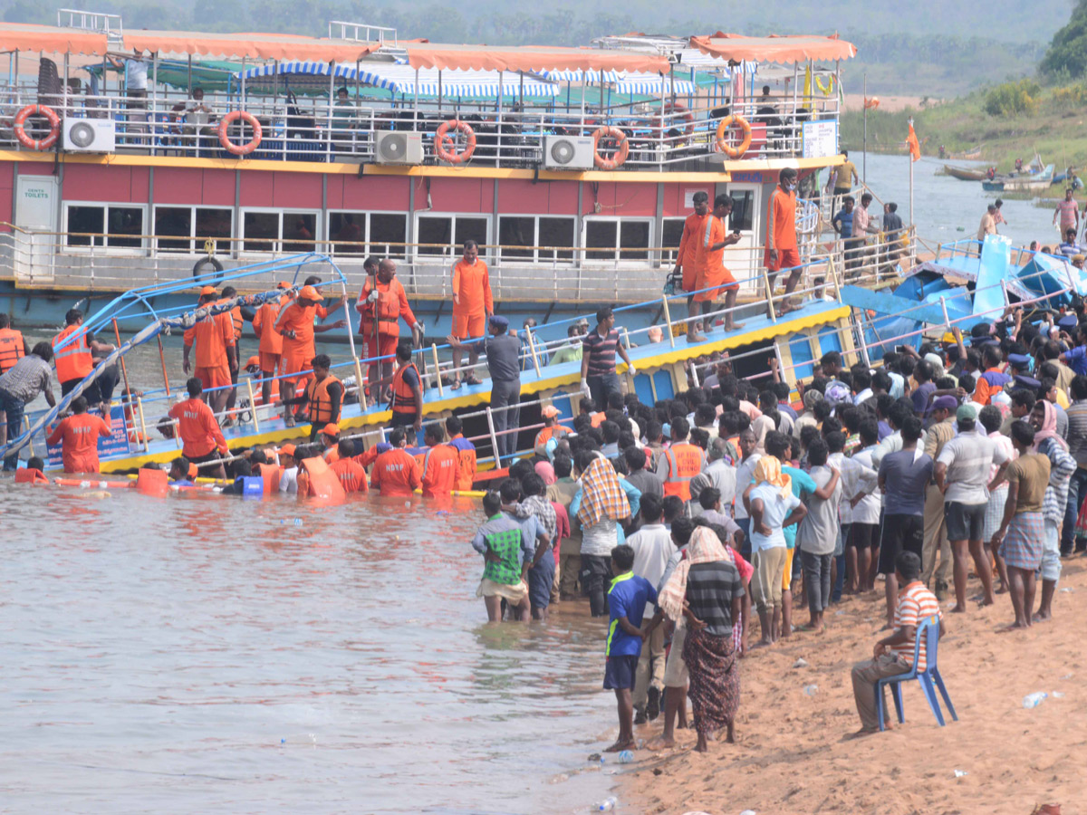 Boat Accident In Godavari River At Devipatnam photo gallery - Sakshi10