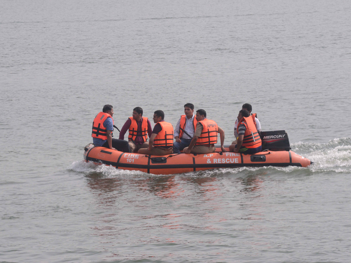 Boat Accident In Godavari River At Devipatnam photo gallery - Sakshi13